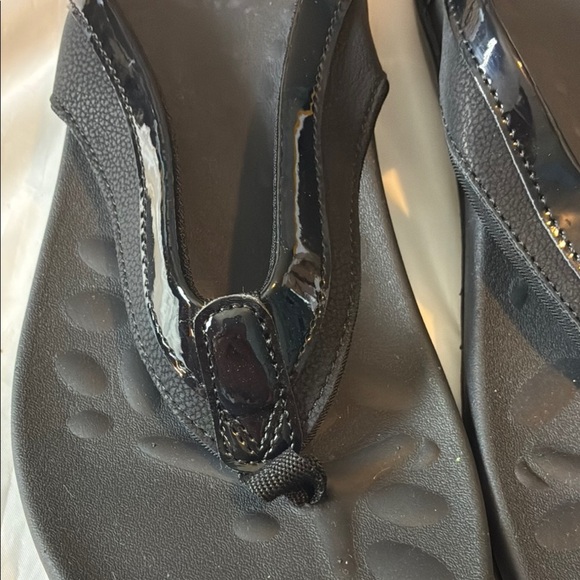 MEGNYA Black Women's Sandals - Picture 2 of 9